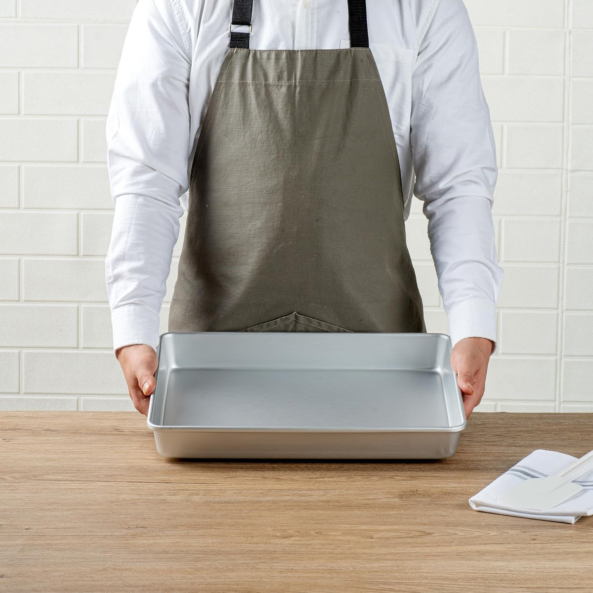 Restaurantware straight-sided baking pan texture detail