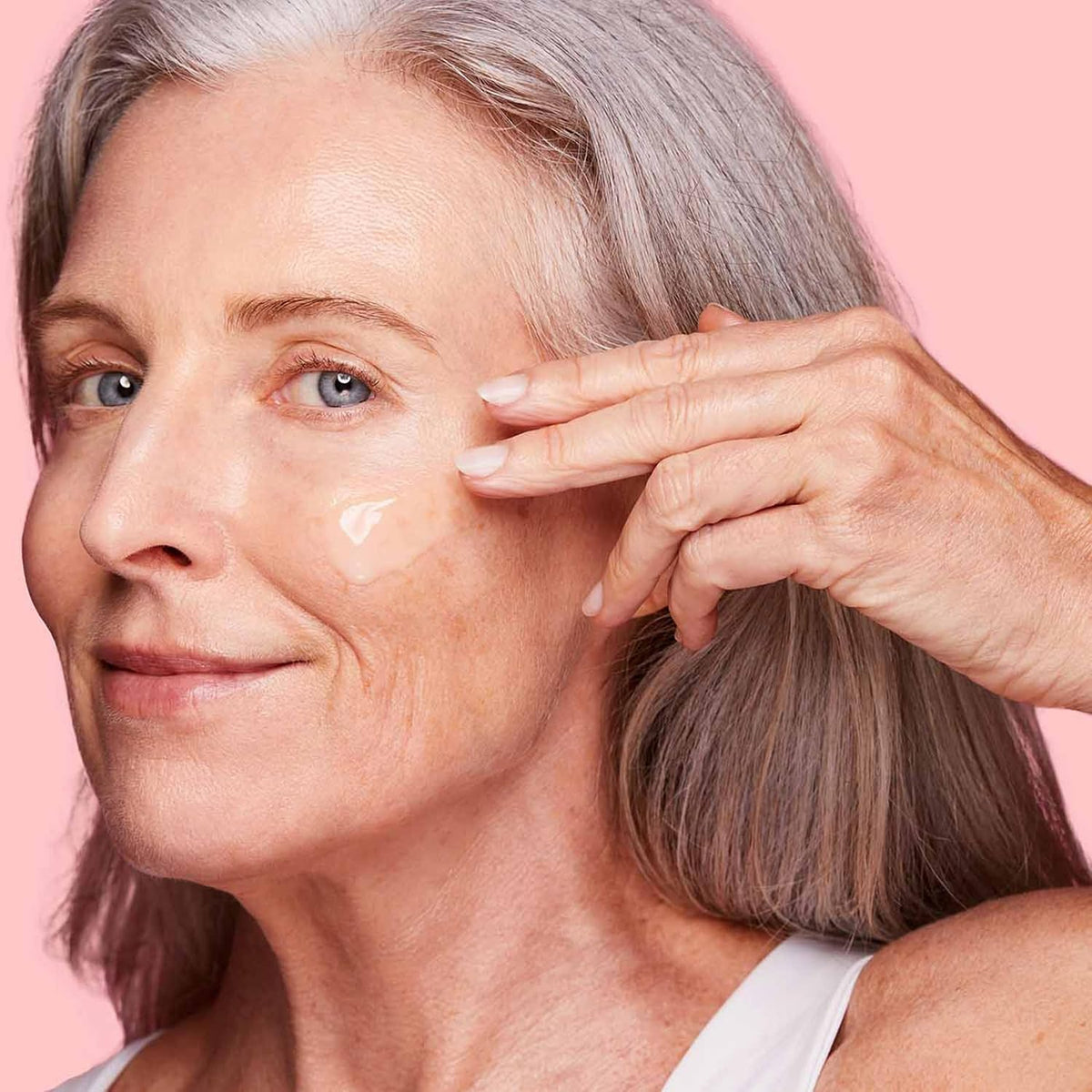 Clarins Super Restorative serum texture and dropper display