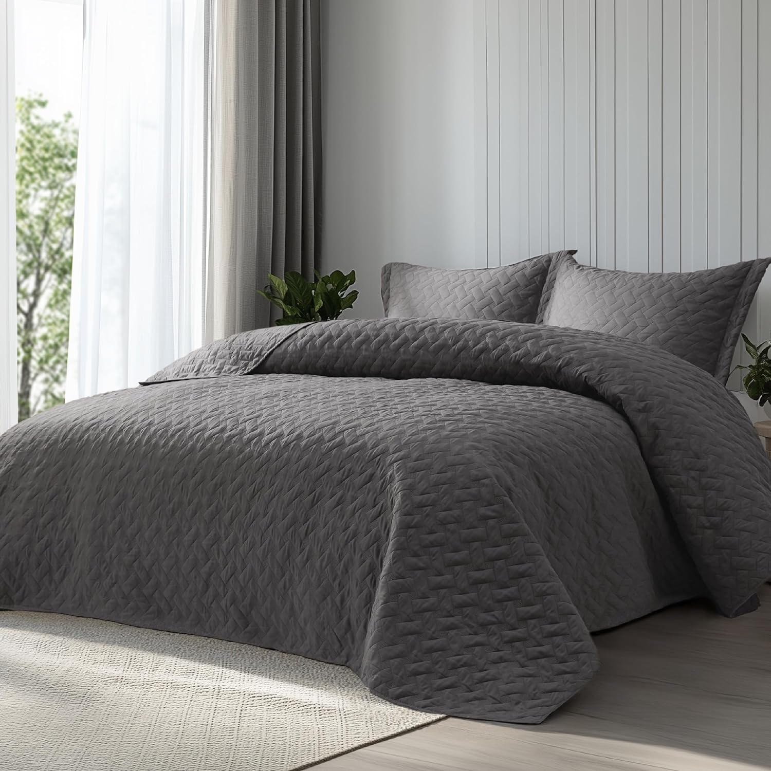 Bedsure charcoal grey queen quilt set front view