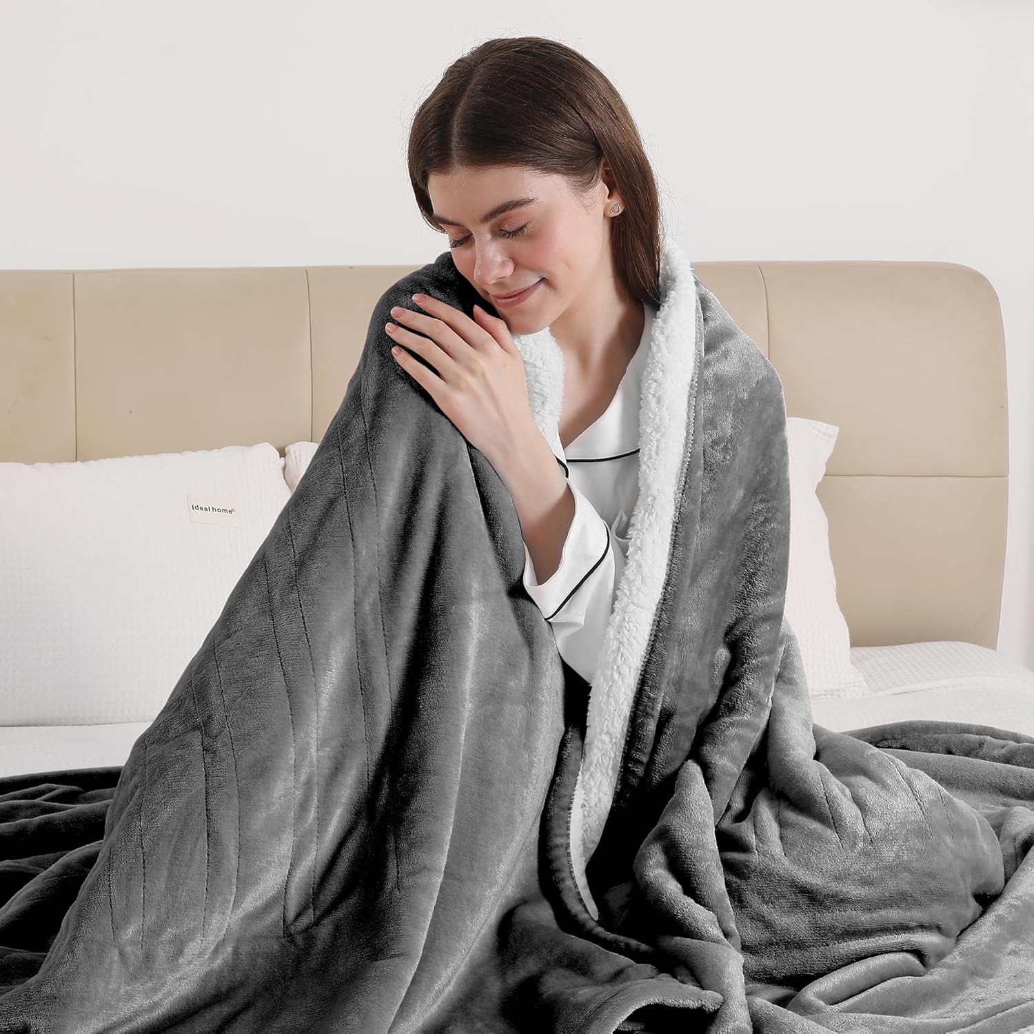 Estingo heated throw blanket cool gray front view