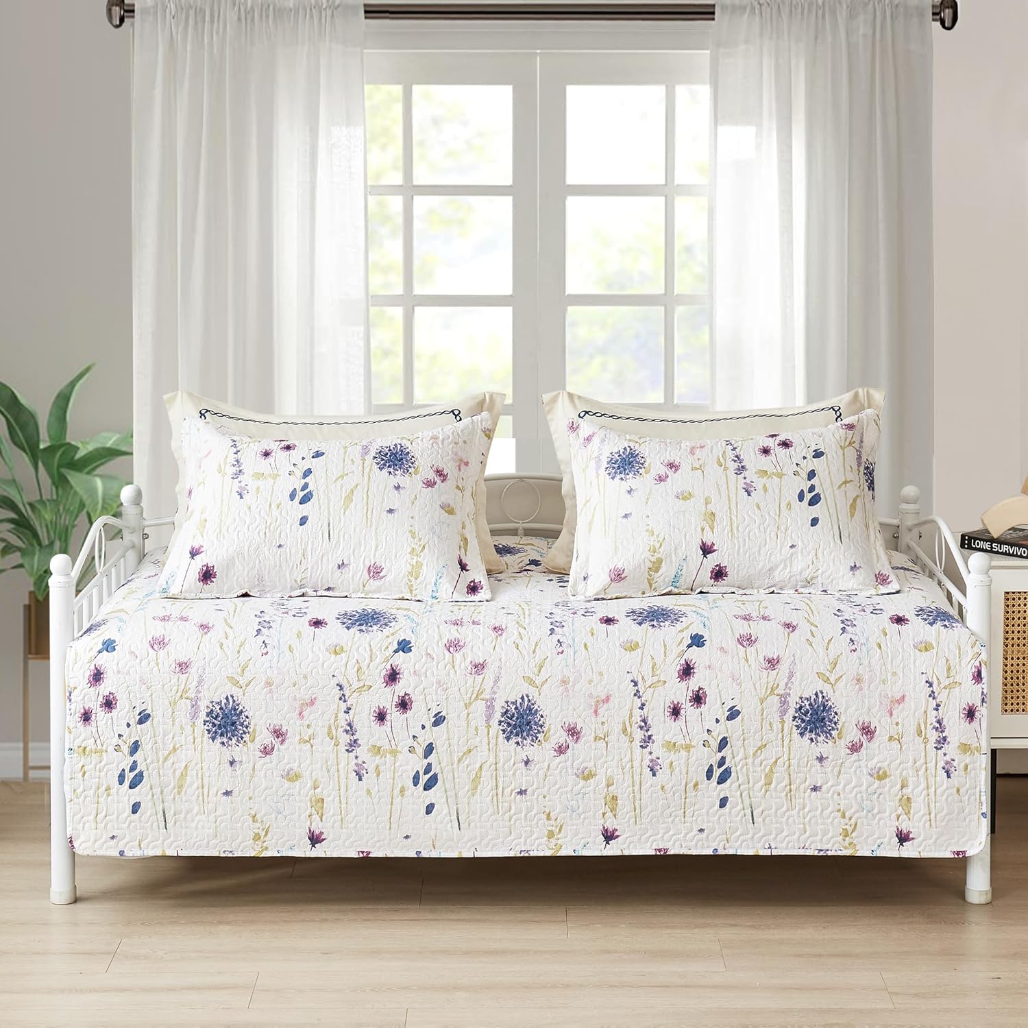 Kebury floral twin daybed cover set front view