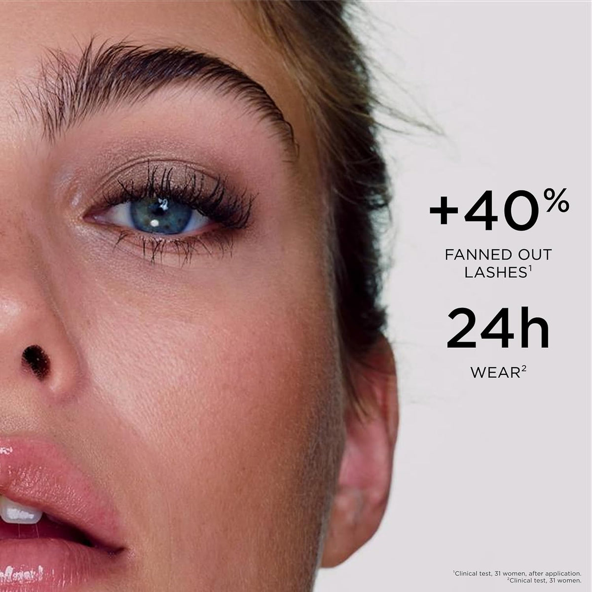 Clarins Wonder Perfect 5D Mascara dual-fiber bristle brush close up