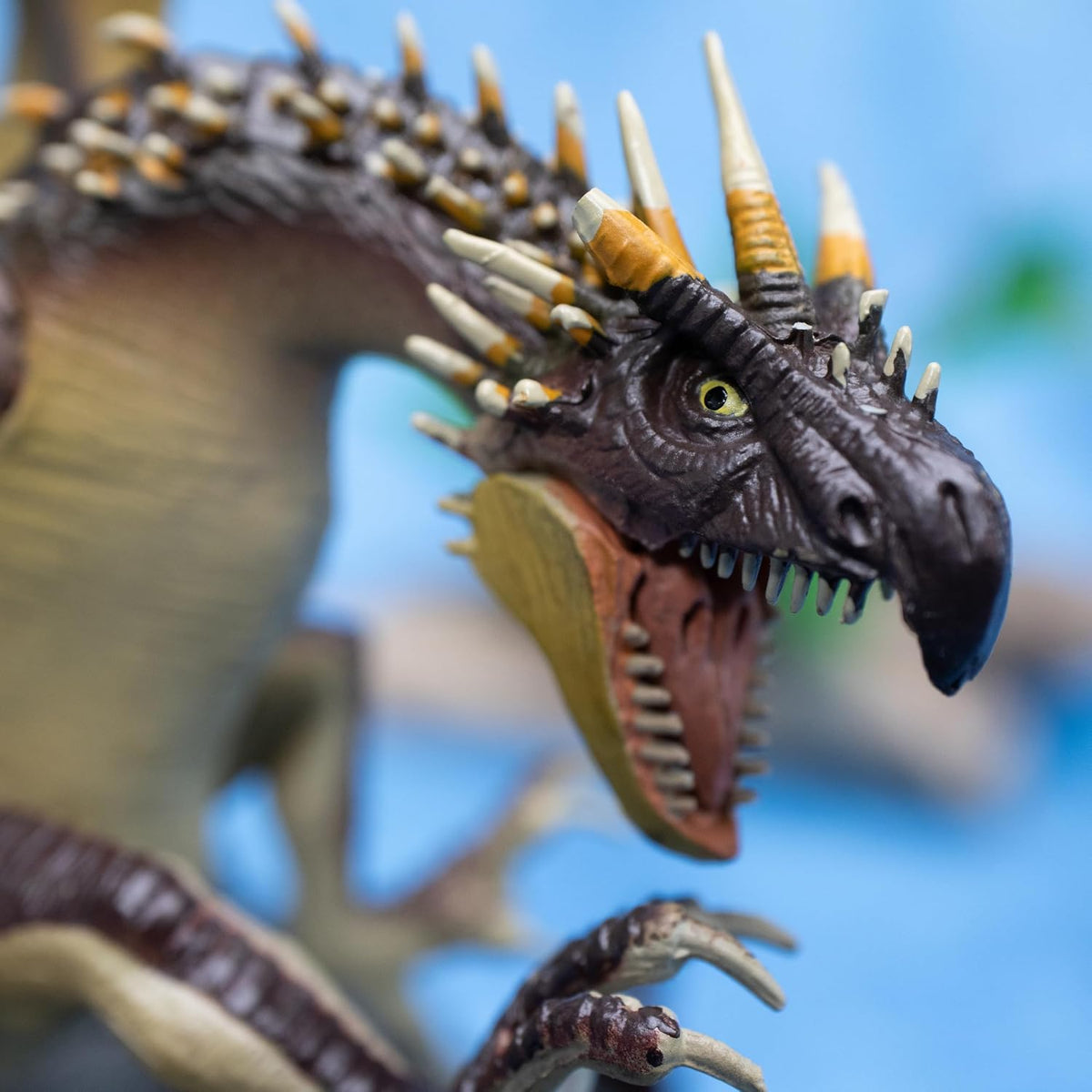 Packaging and box presentation for the Harry Potter collectible