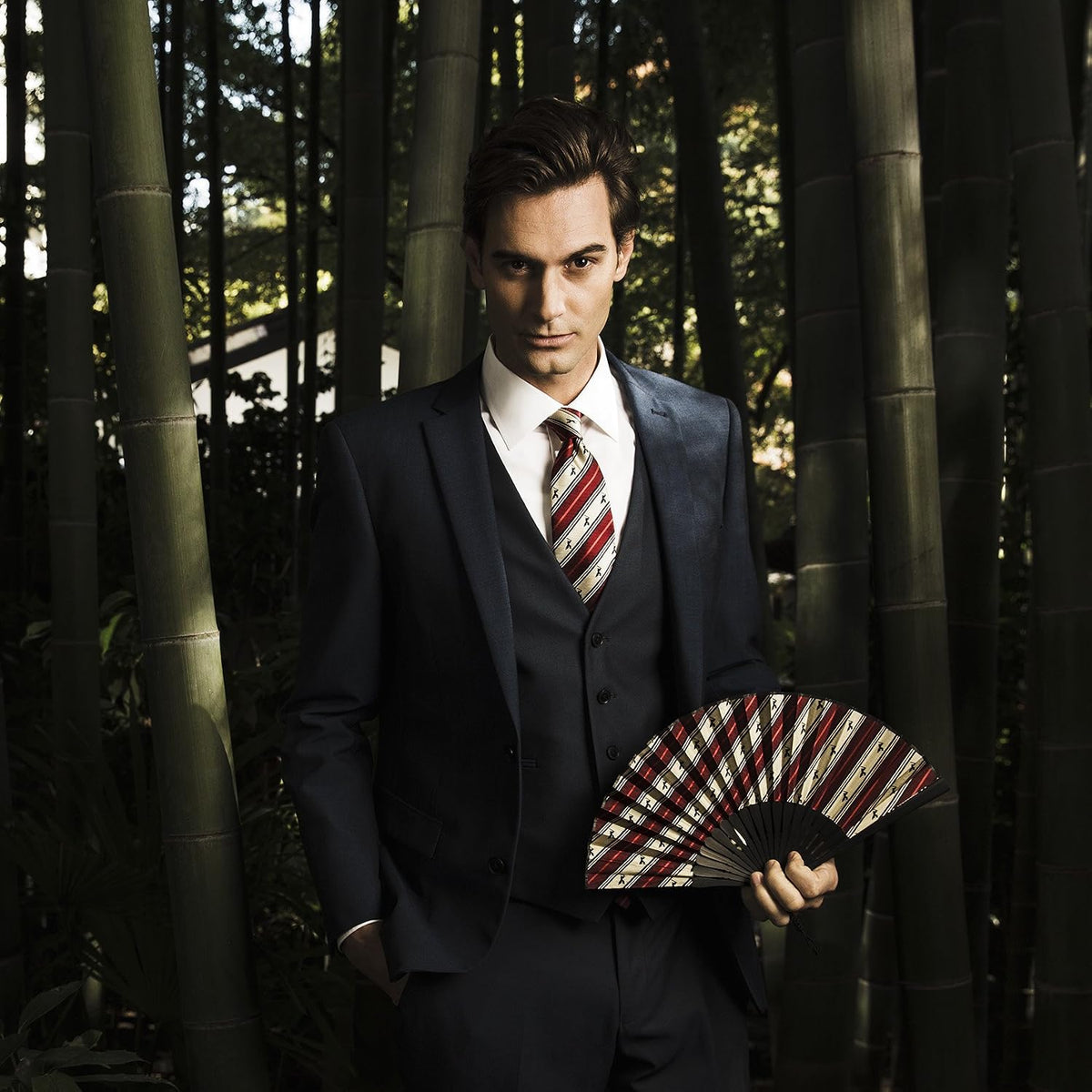 FORTUNA Tokyo samurai red folding fan closed view