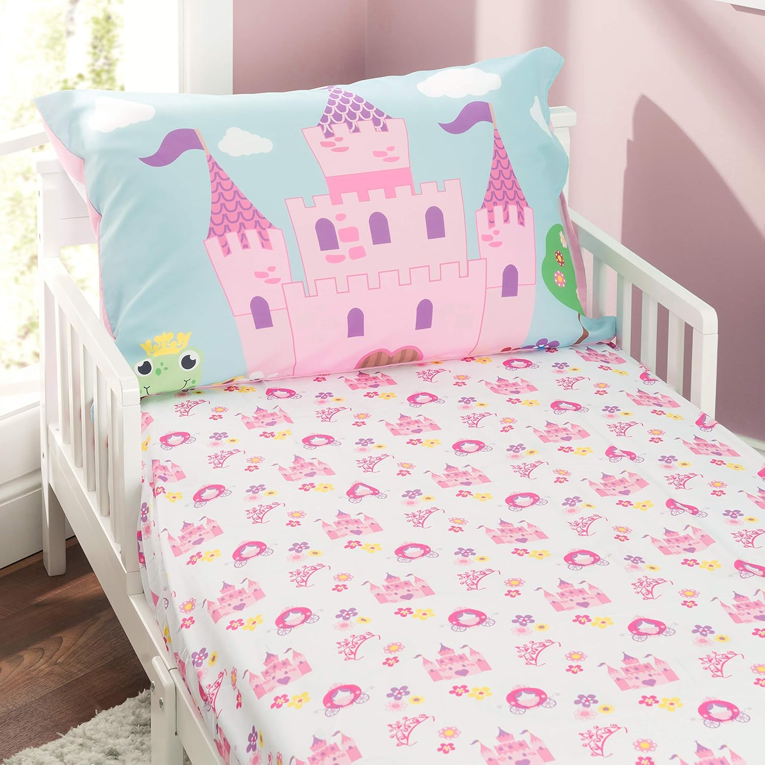 Everyday Kids toddler fitted sheet and pillowcase set princess storyland front view showcasing castle pattern bedding.