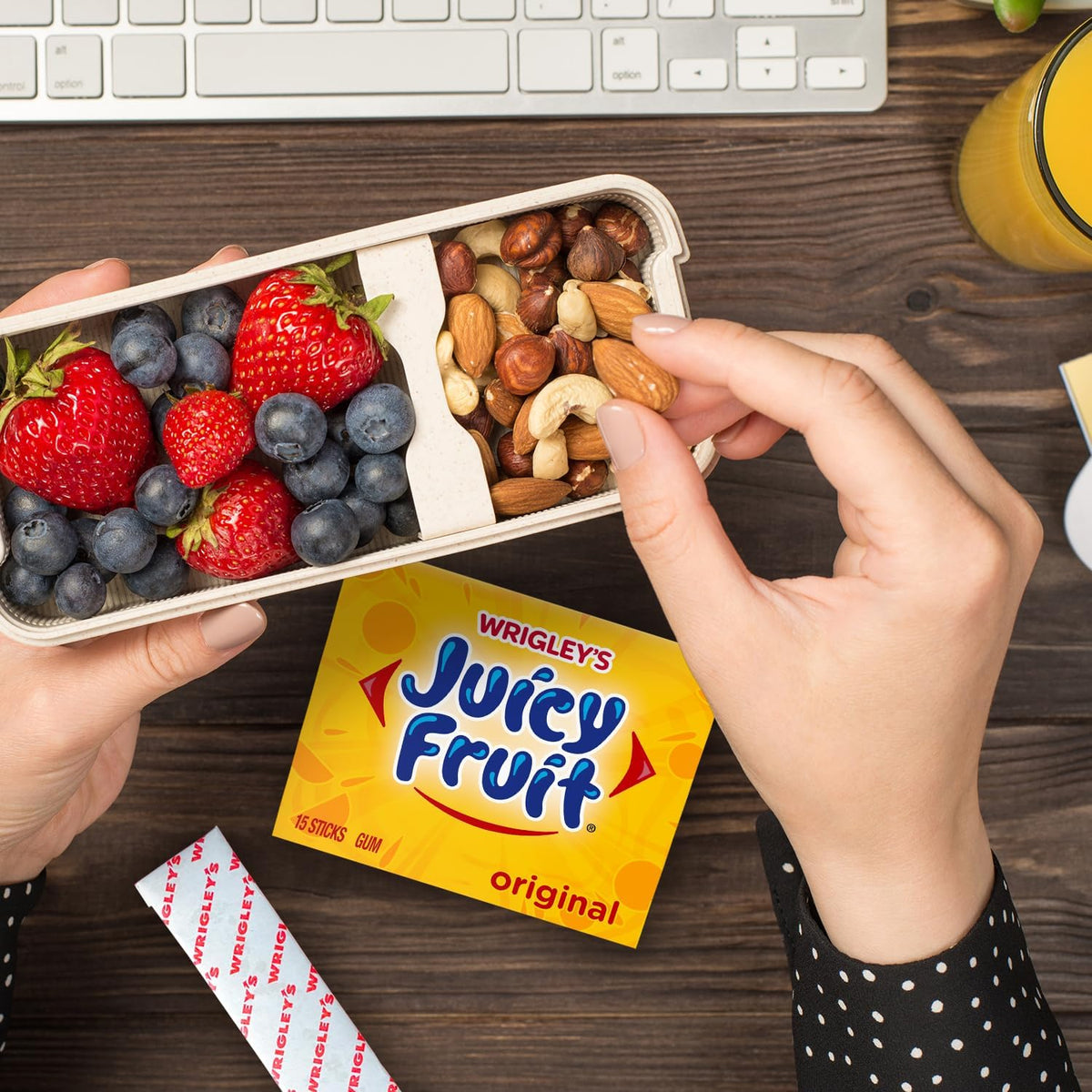 Juicy Fruit original chewing gum package ideal for sharing or stocking up.