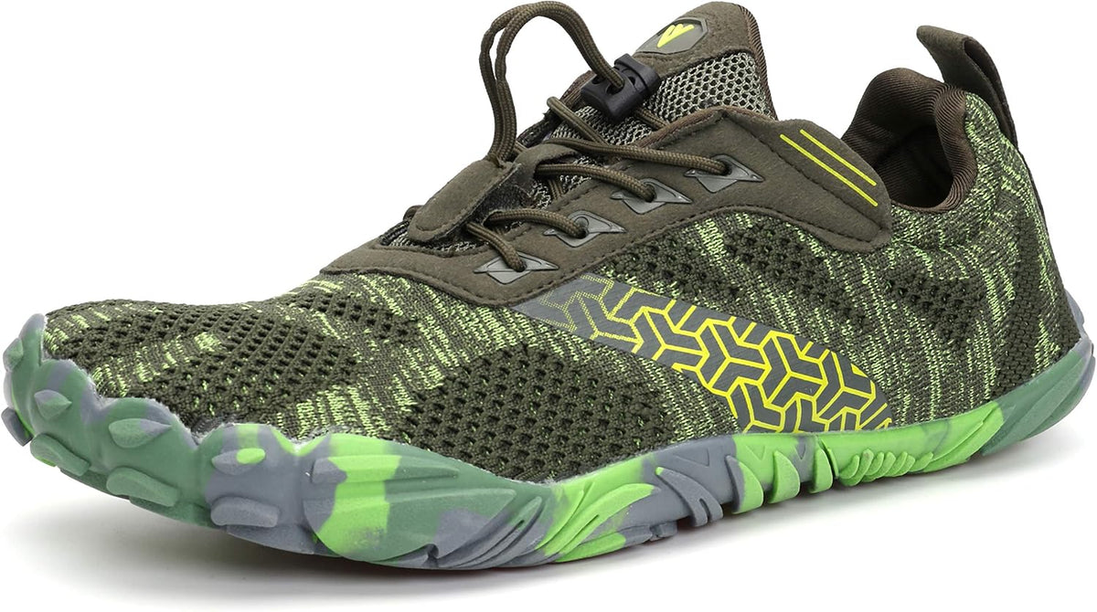 Whitin men fitness shoes close up of bungee lacing