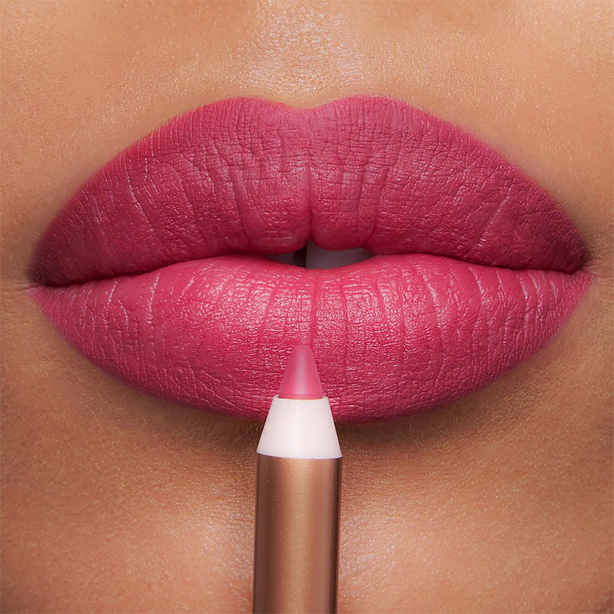 Model applying Charlotte Tilbury Lip Cheat to lips