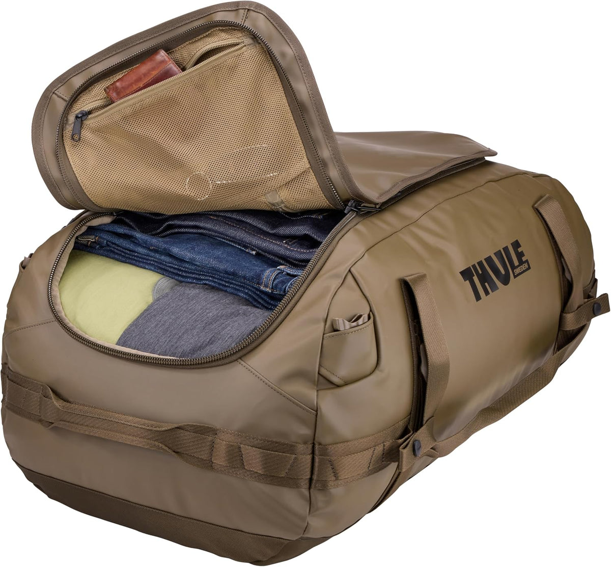 Thule Chasm duffel stowable shoulder straps