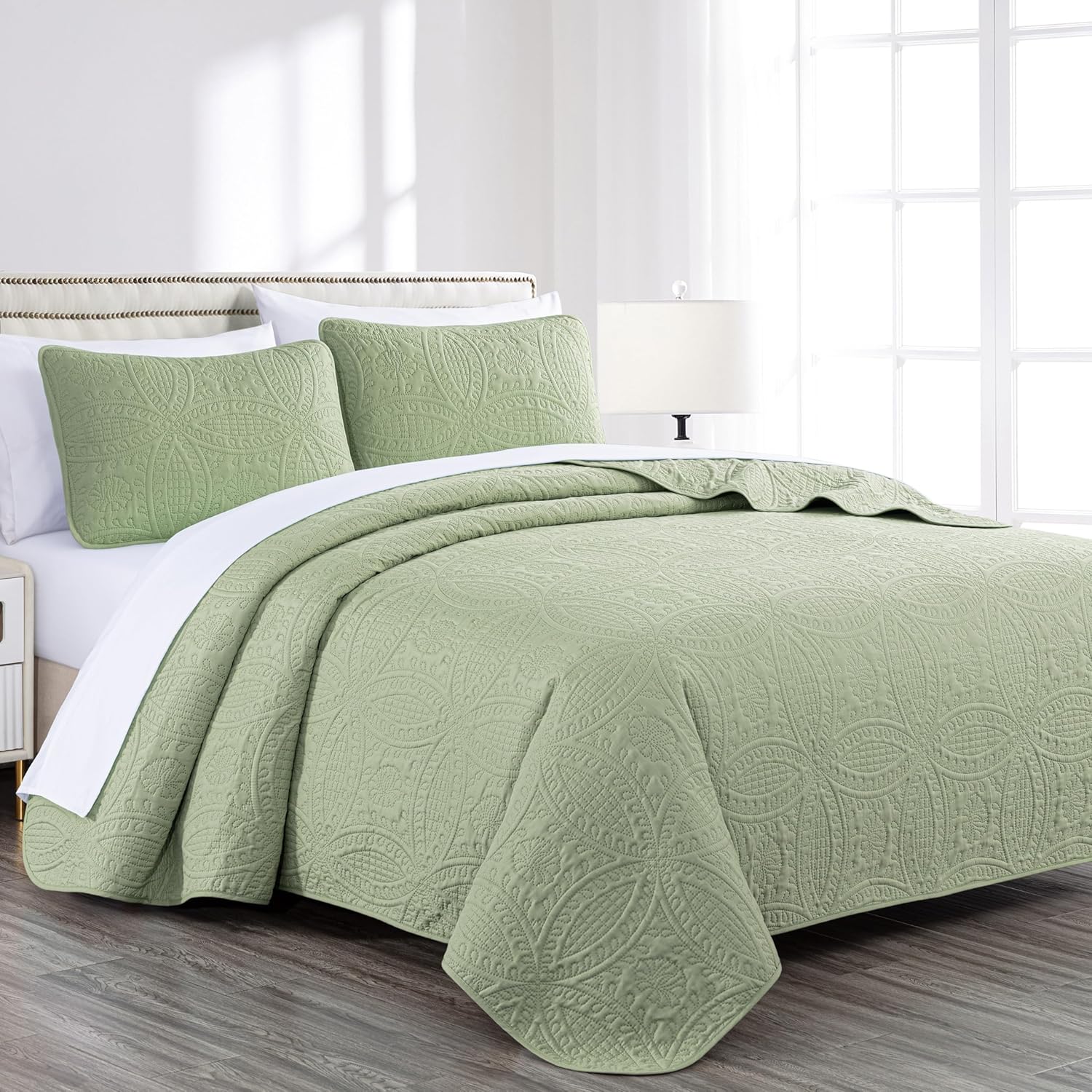 Chezmoi Collection Austin sage queen bedspread set front view