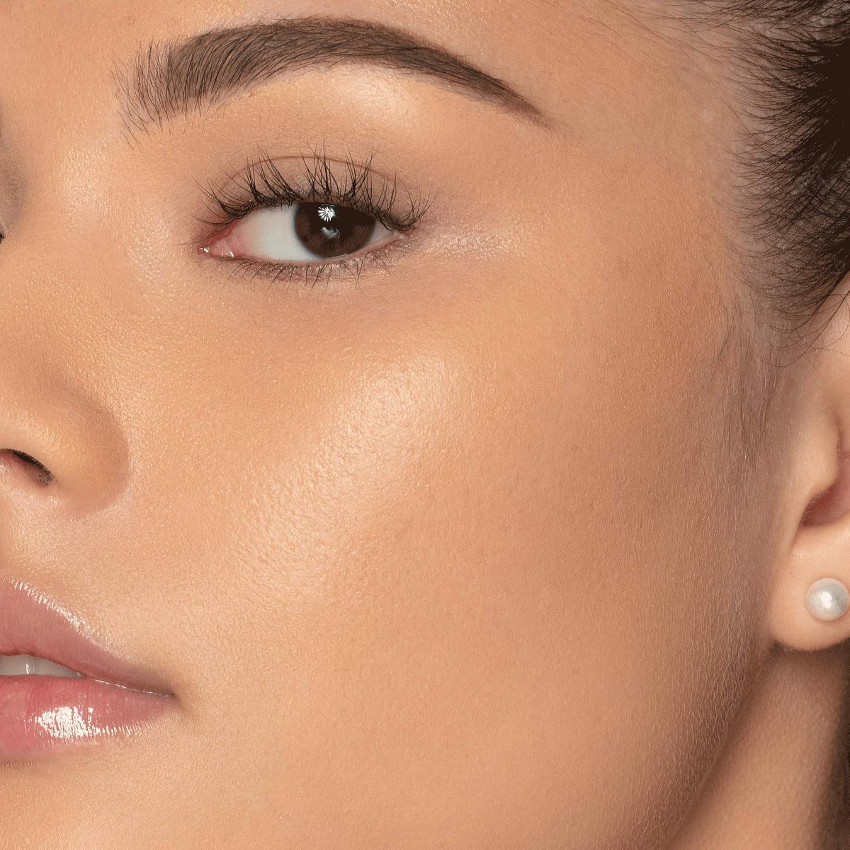 Luminous finish light to medium coverage foundation texture swatch