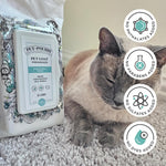 Daily quick cleaning pet wipes container ideal for removing stubborn pet coat odors.