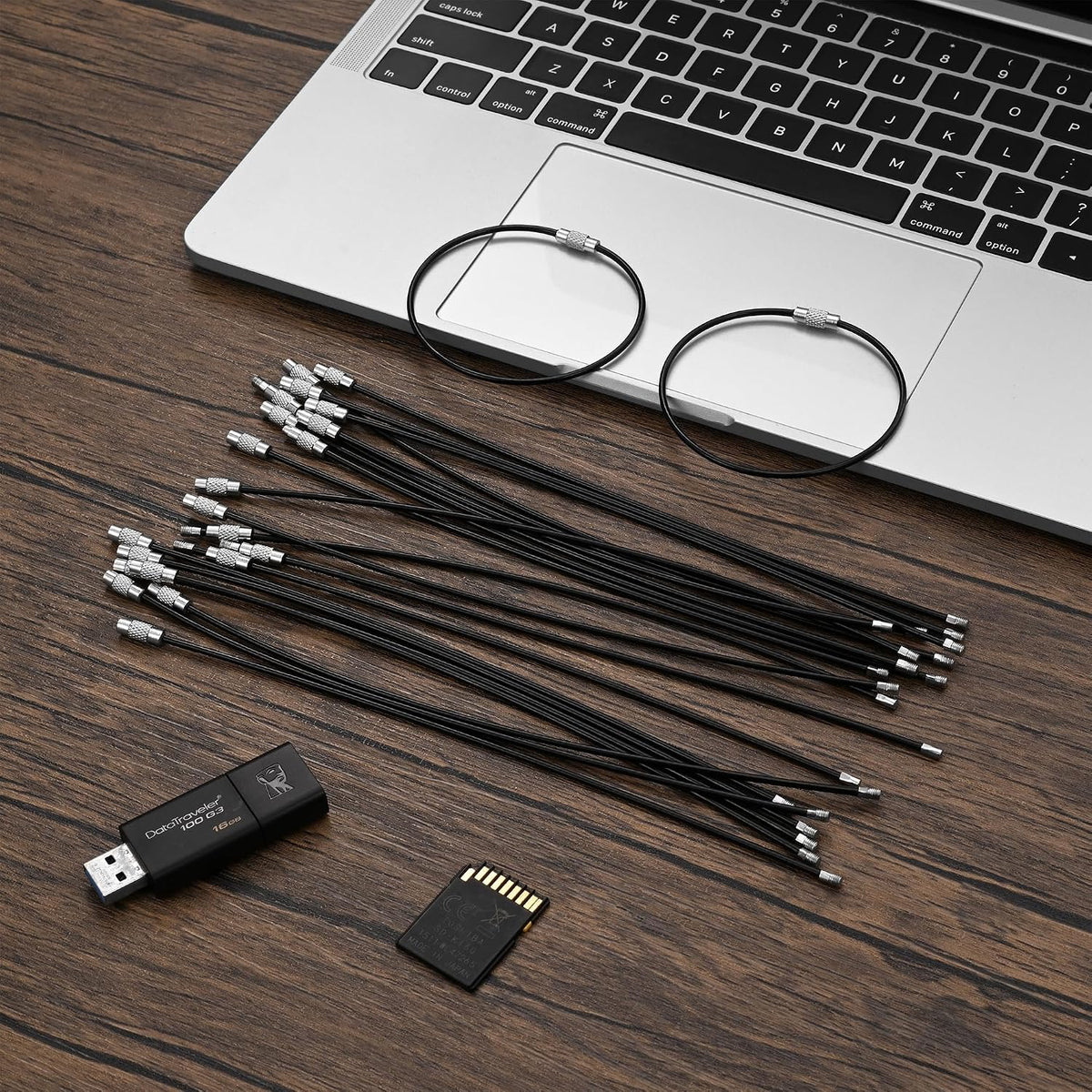 Demonstration of loop flexibility and 2mm thickness of the key holder