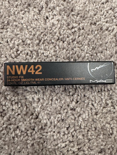 MAC Studio Fix 24-Hour Smooth Wear Concealer NW42 - Image 1