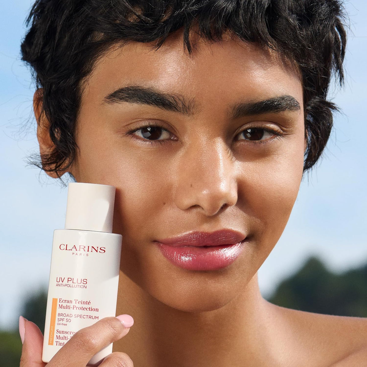 Clarins UV Plus oil-free sunscreen fluid texture preview