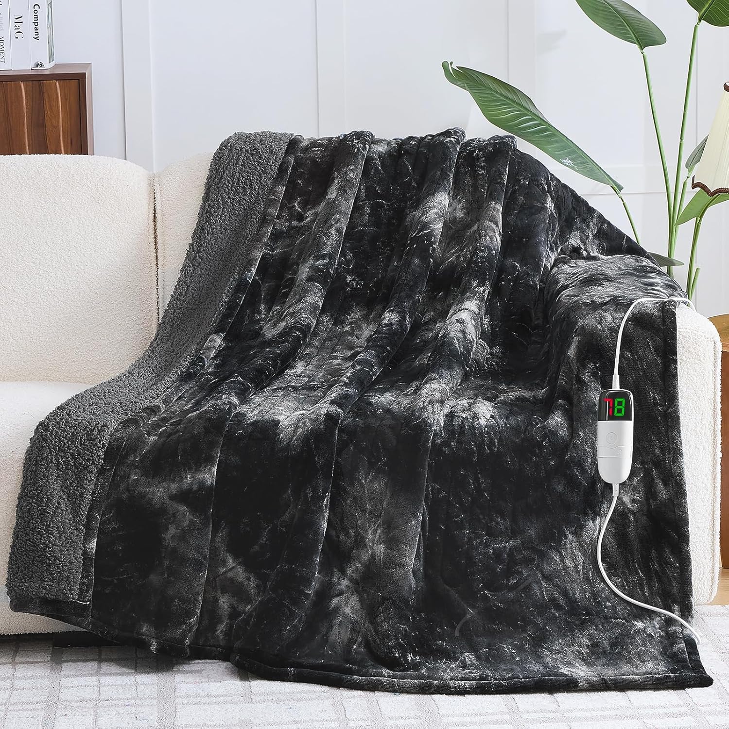 Greenoak heated electric blanket throw with faux fur and sherpa front view