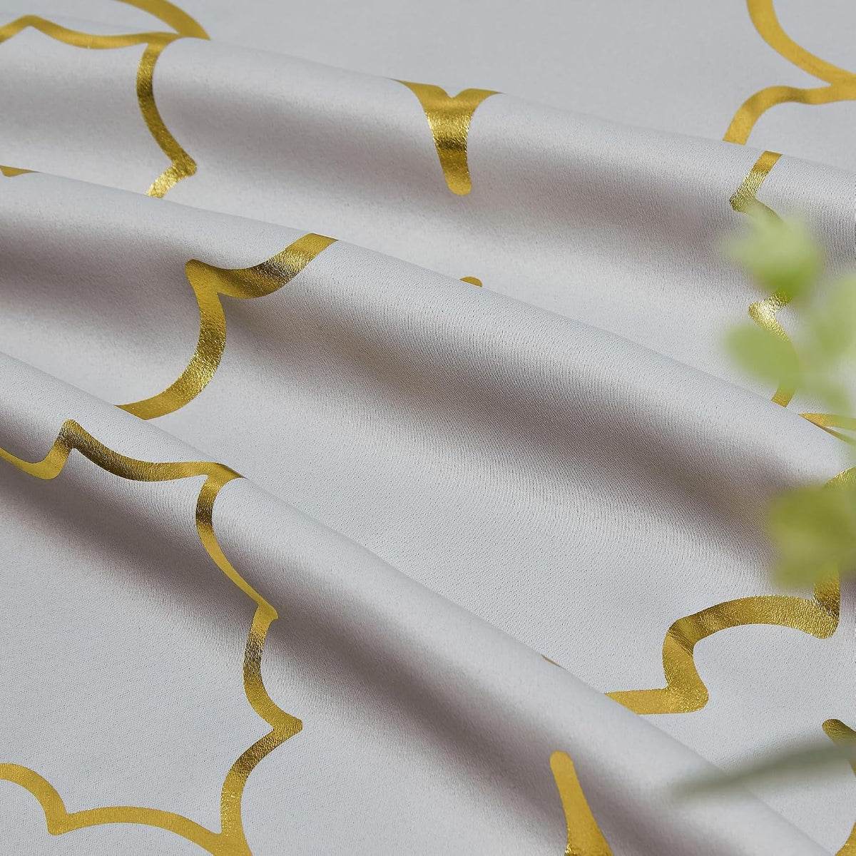 Purainbow bedroom drapes blocking sunlight during daytime use