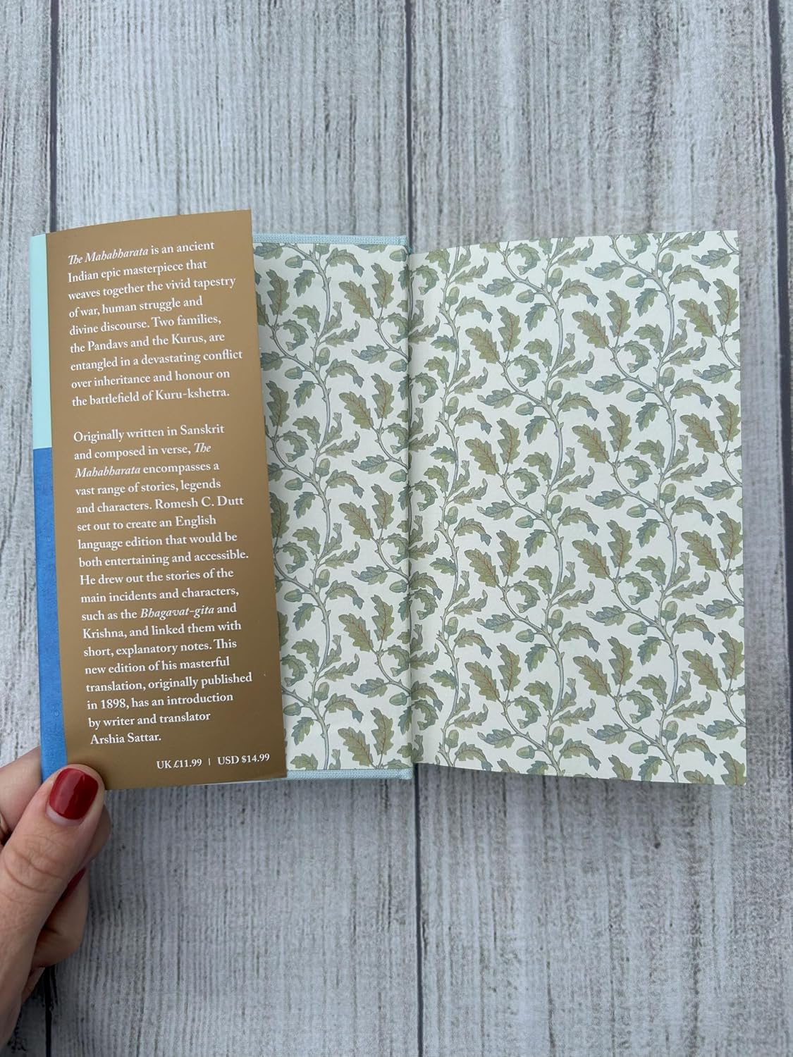 Vyasa The Mahabharata An Abridged Edition Hardcover opened pages and typography