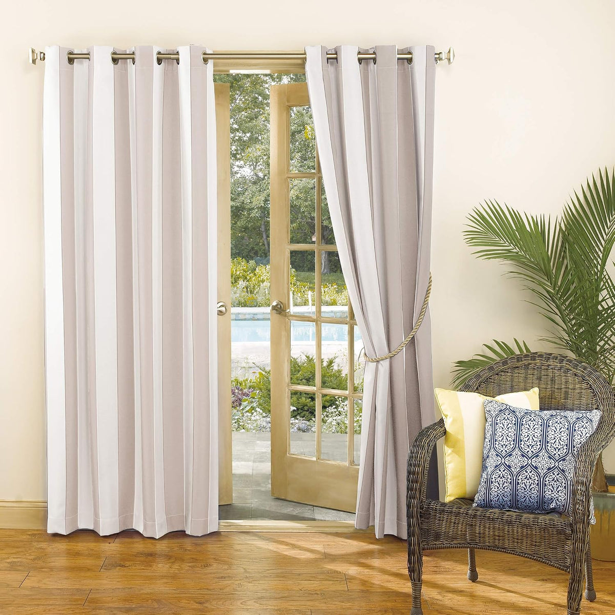 Sun Zero grommet detail on curtain rod