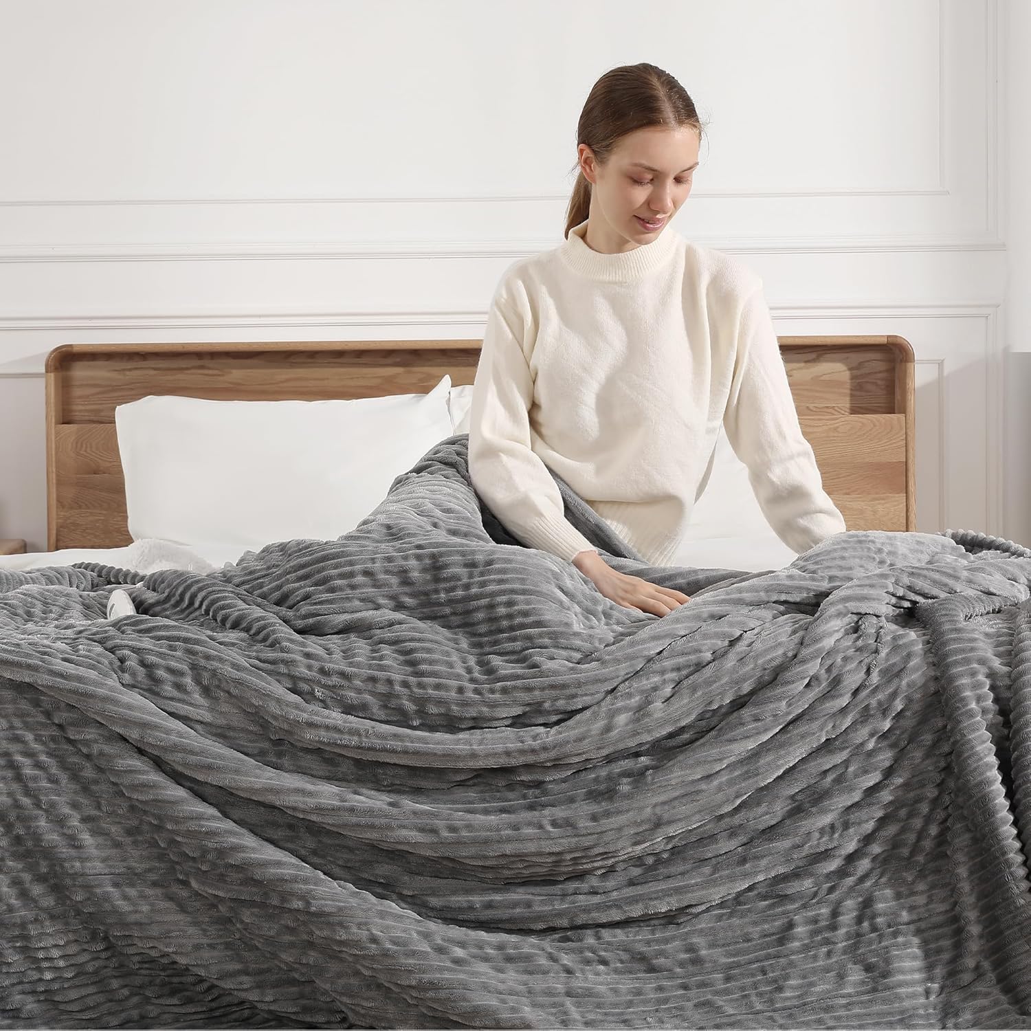Zorvixia electric heated blanket twin size front view grey