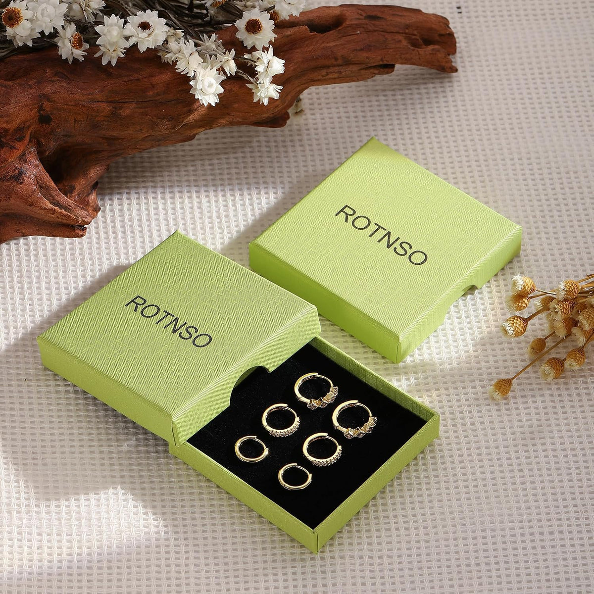 Rotnso stacked triple piercing earrings detailed view