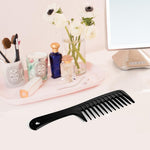 Person using Glitters detangling comb on wet curly hair