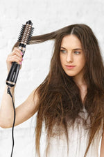Ergonomic handle of the Beautimeter hot air styler with heat settings switch