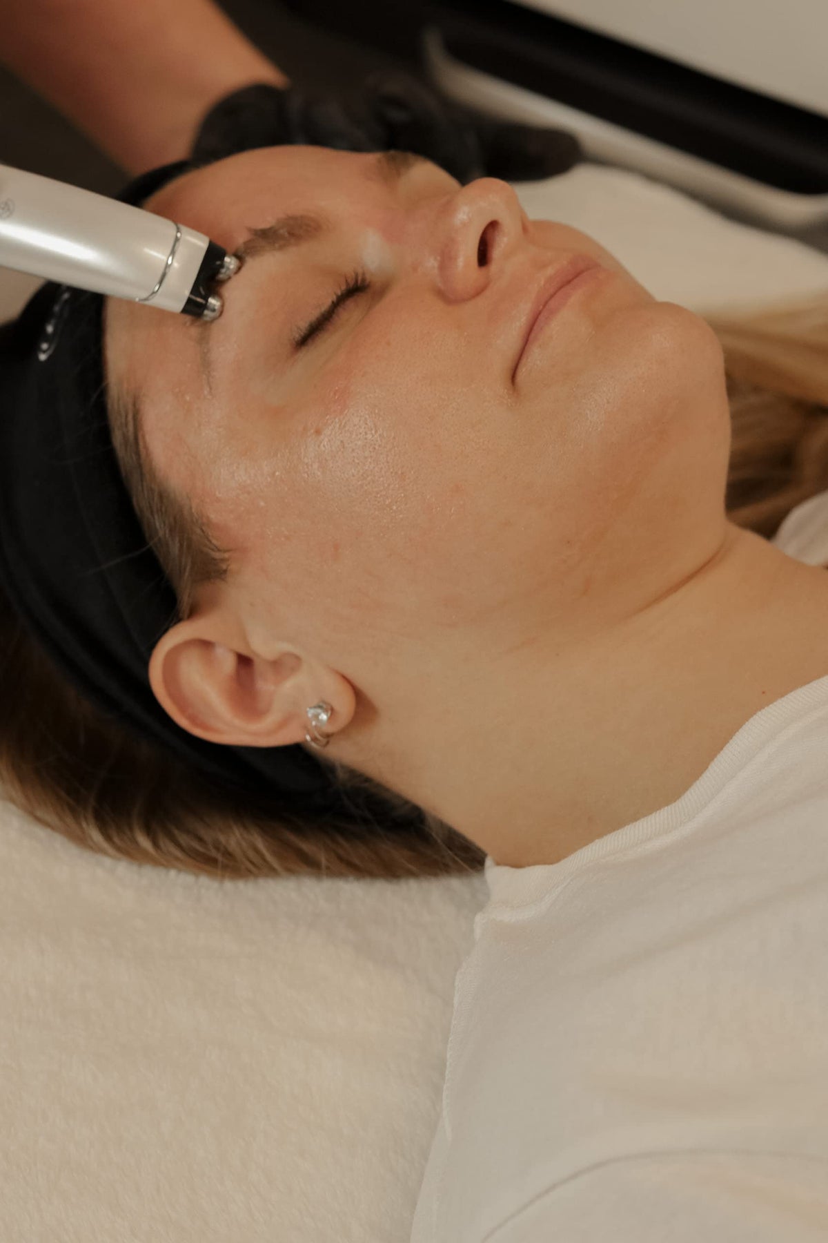 Ergonomic design of Zemits CellTite facial lift tool