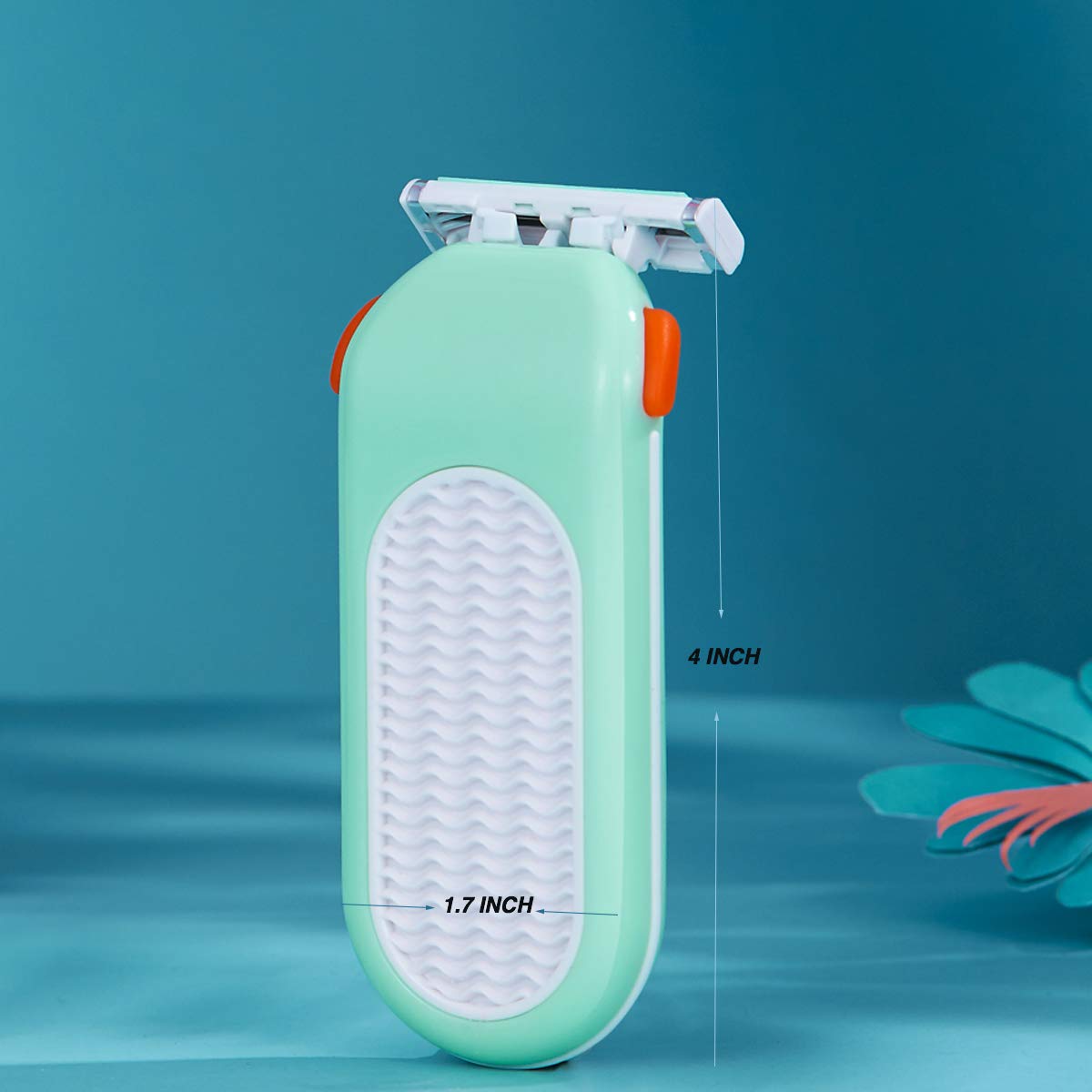 Demonstration of the one button cartridge exchange system on the travel shaver