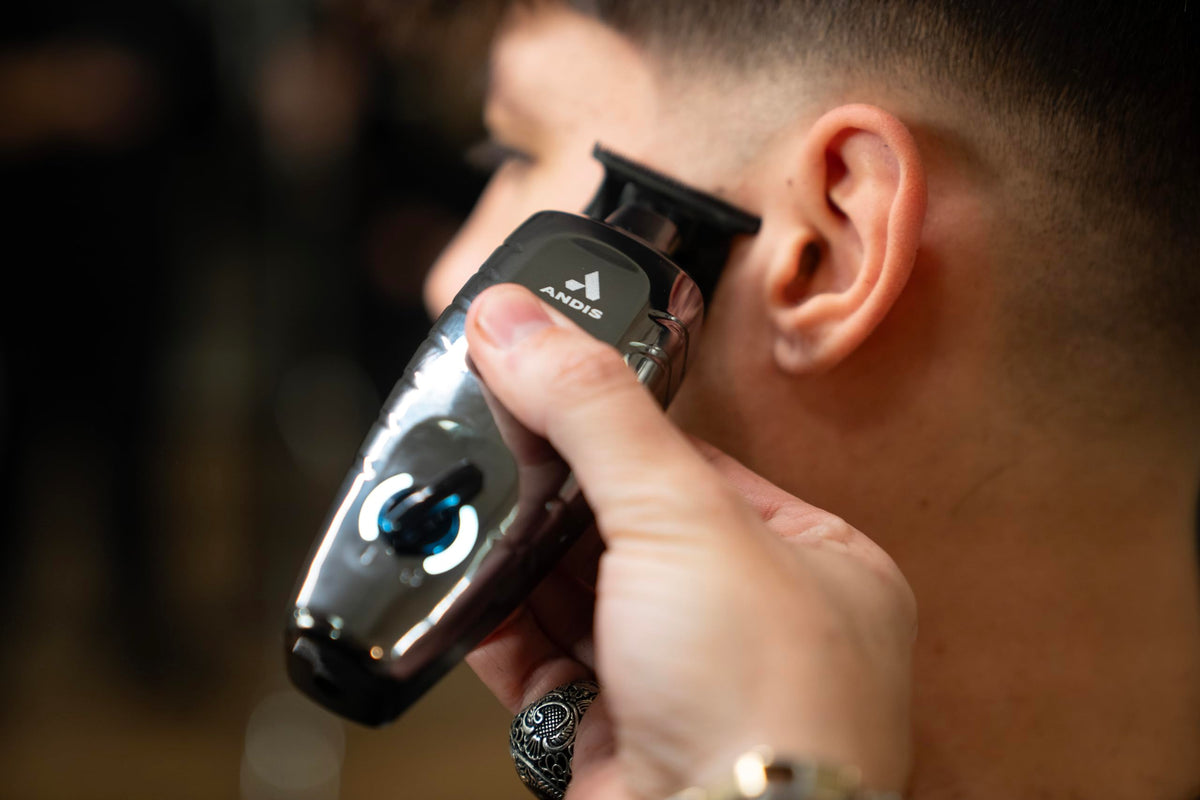 Andis GTX-EXO II trimmer with premium charging stand