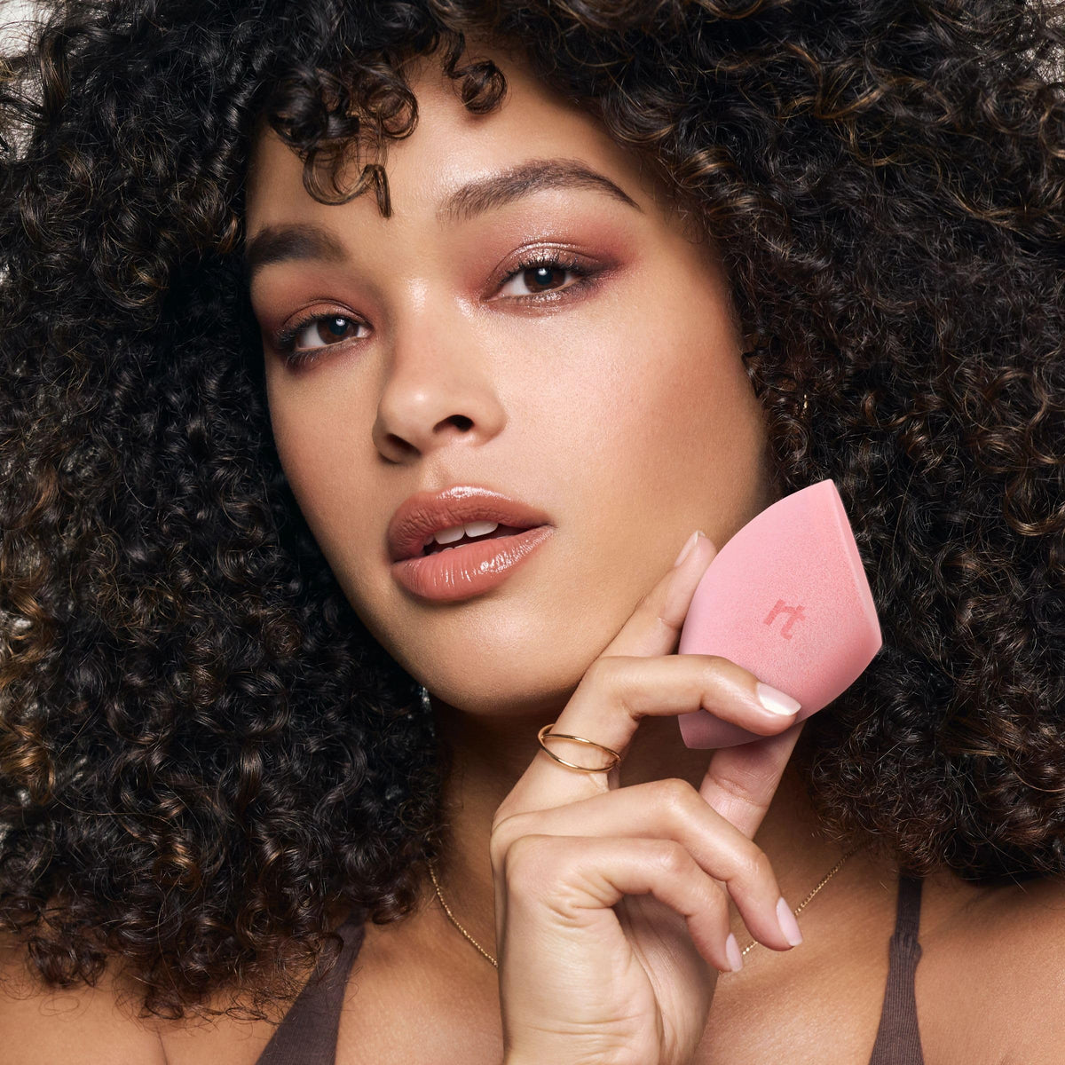 Real Techniques Miracle Powder Sponge back layout showing product instructions