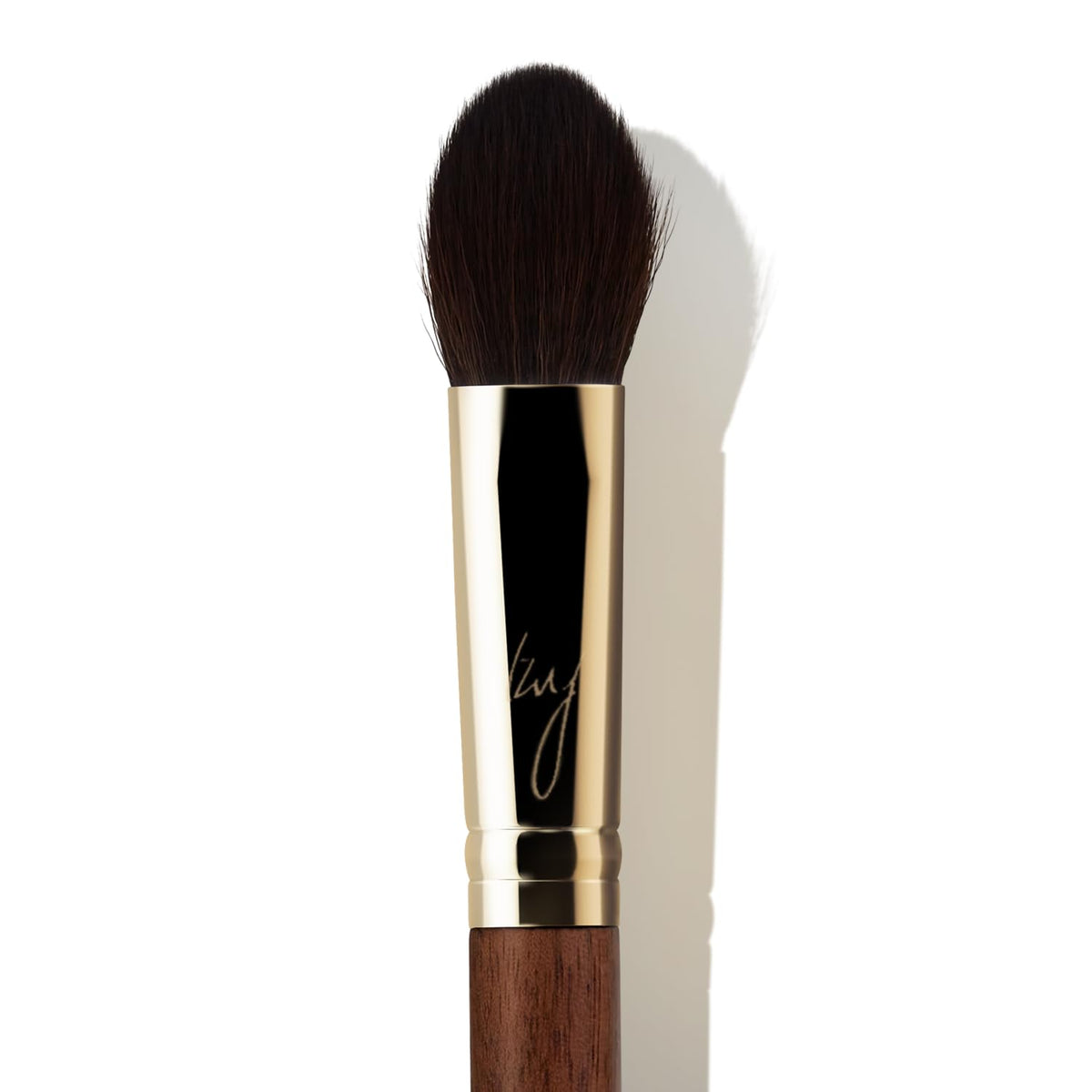 SOO ADOR precision blush brush showing close up of densely packed synthetic bristles