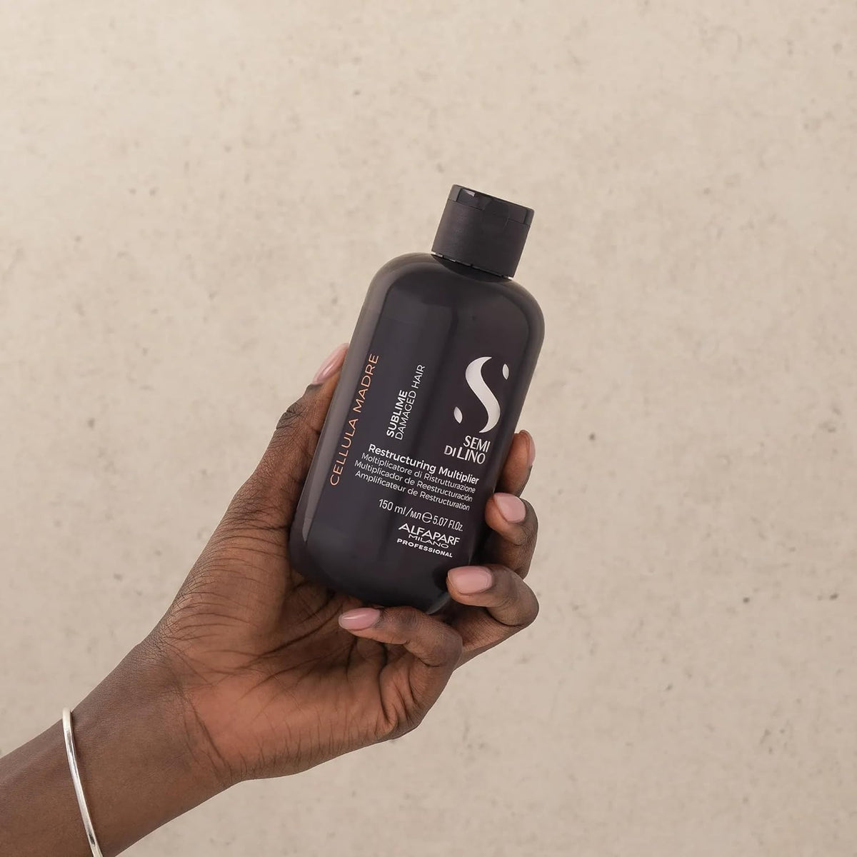 Alfaparf Milano Semi di Lino repair treatment display emphasizing the Urban Defense Pro anti pollution symbol
