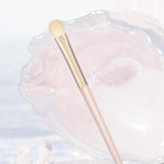 Flower Knows eyeshadow brush ergonomic handle design details