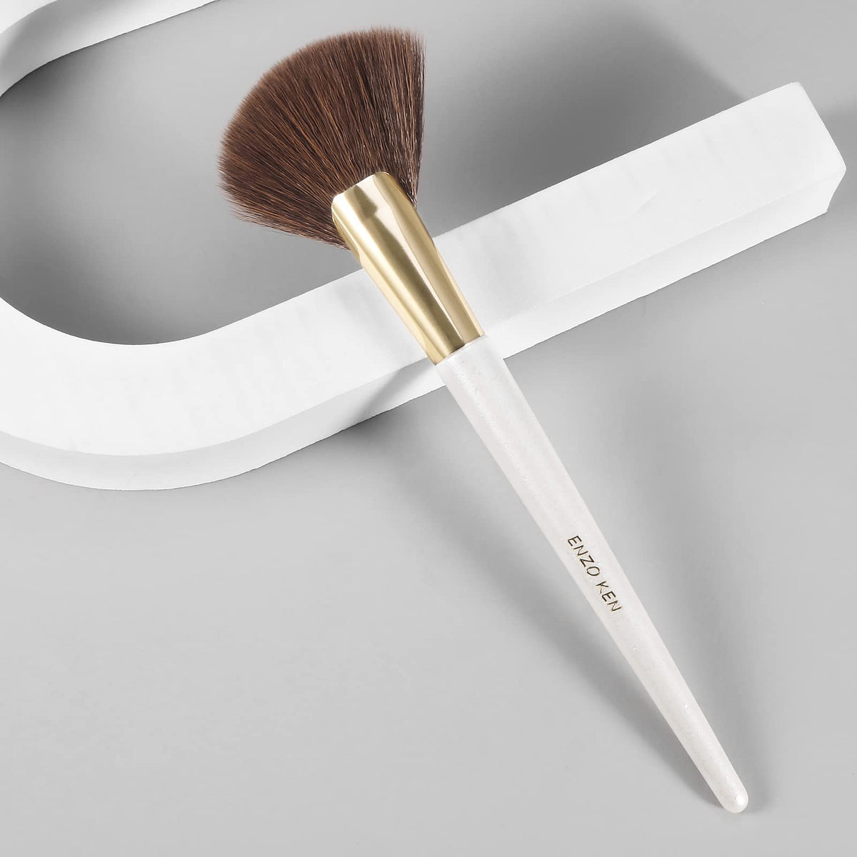 Premium synthetic plant fiber bristles of the ENZO KEN blush brush highlighting density