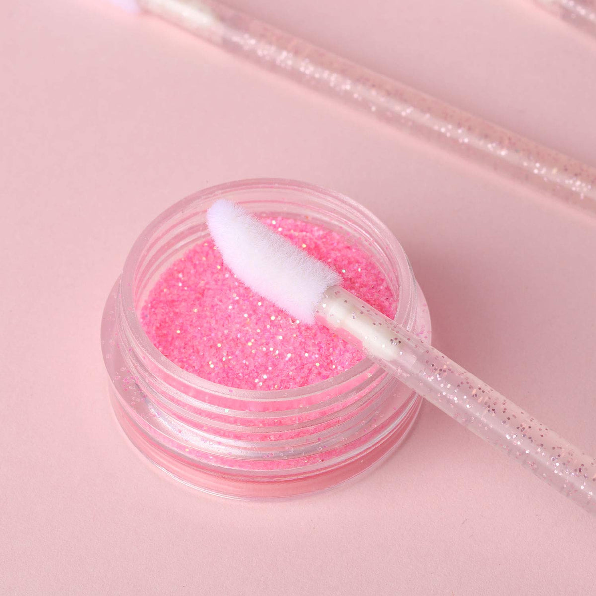 Professional makeup artist using Tbestmax disposable lip applicator