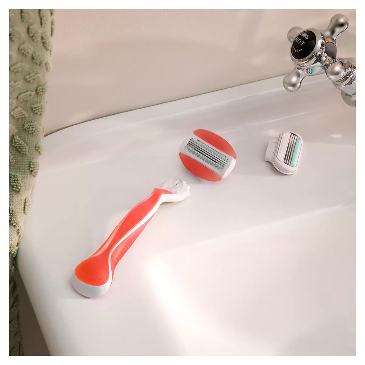 Gillette Venus Sunny Citrus razor packaging with 12 refills