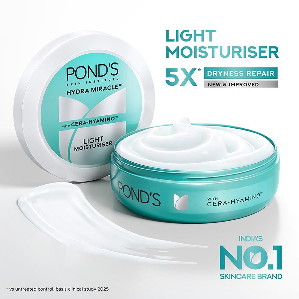 Pond's Light Moisturiser texture and cream swatch