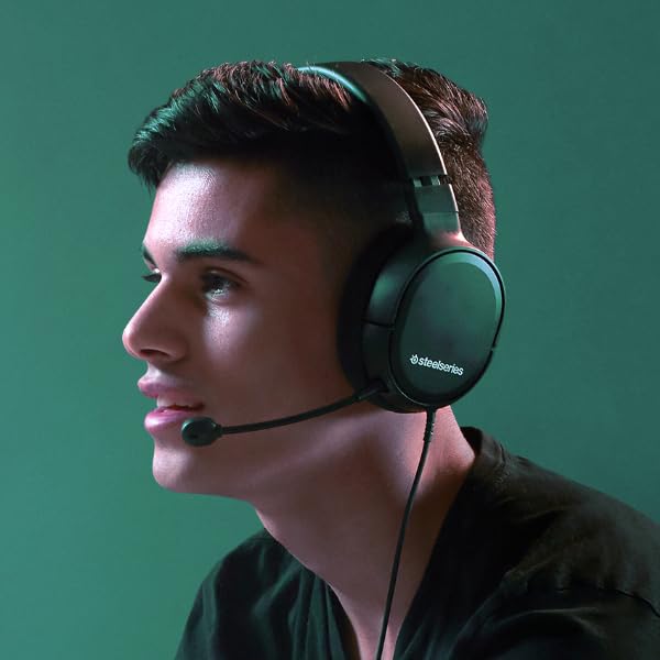 SteelSeries Arctis 1 black gaming headset packaging