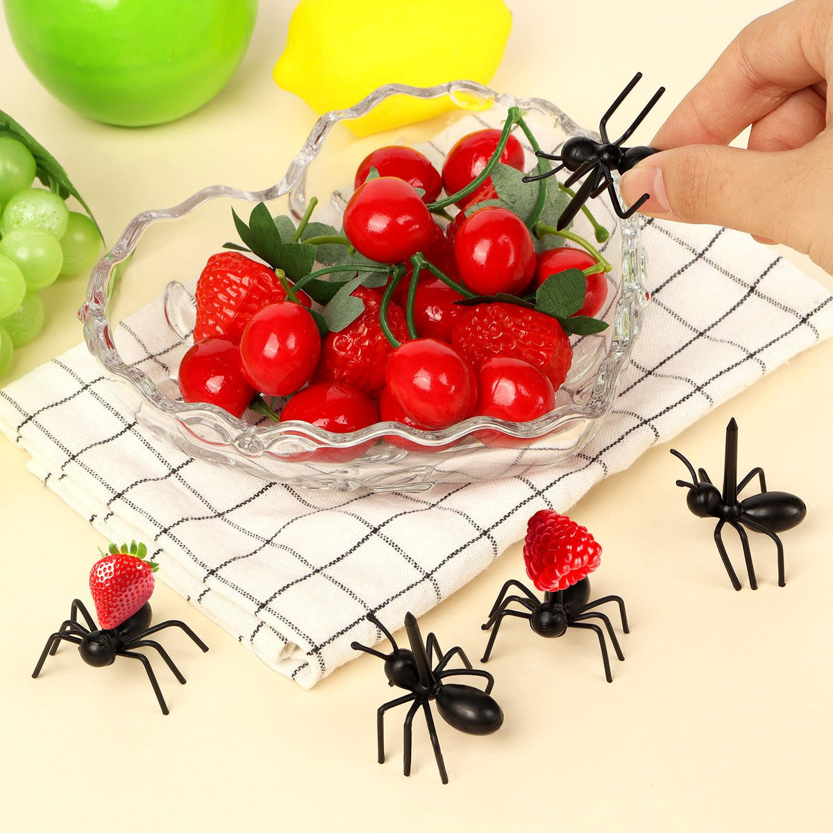 Side view of a WATMTIN reusable toothpick resembling an ant carrying a cheese block