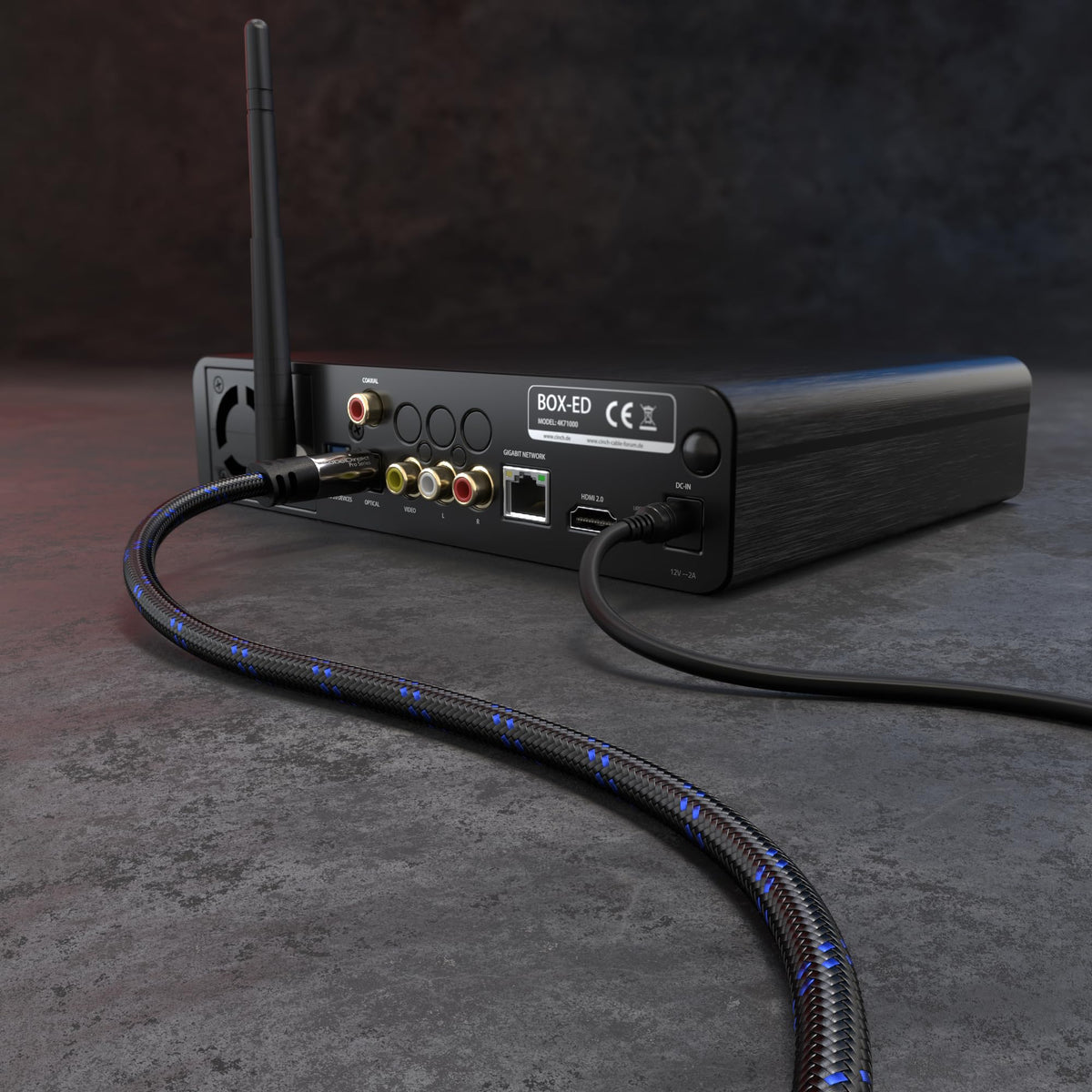 KabelDirekt fiber optic cable connecting to soundbar port