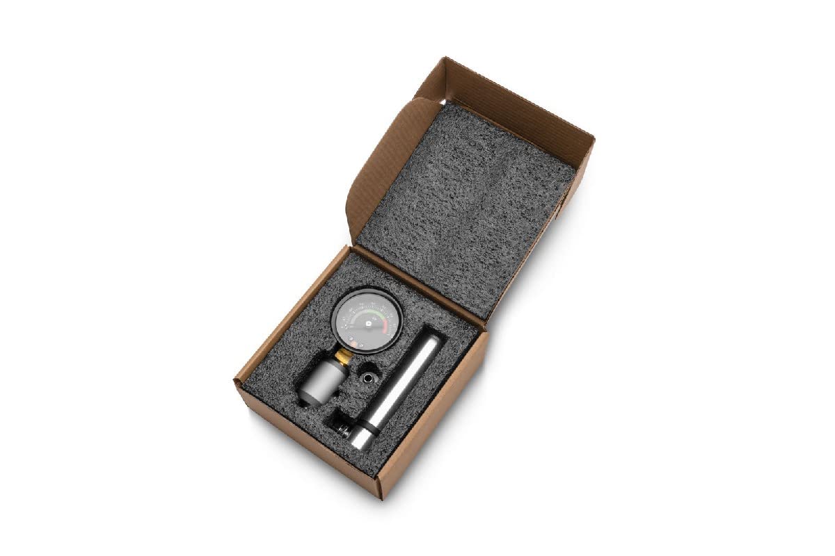 EK leak tester flex hand pump assembly for air pressurization
