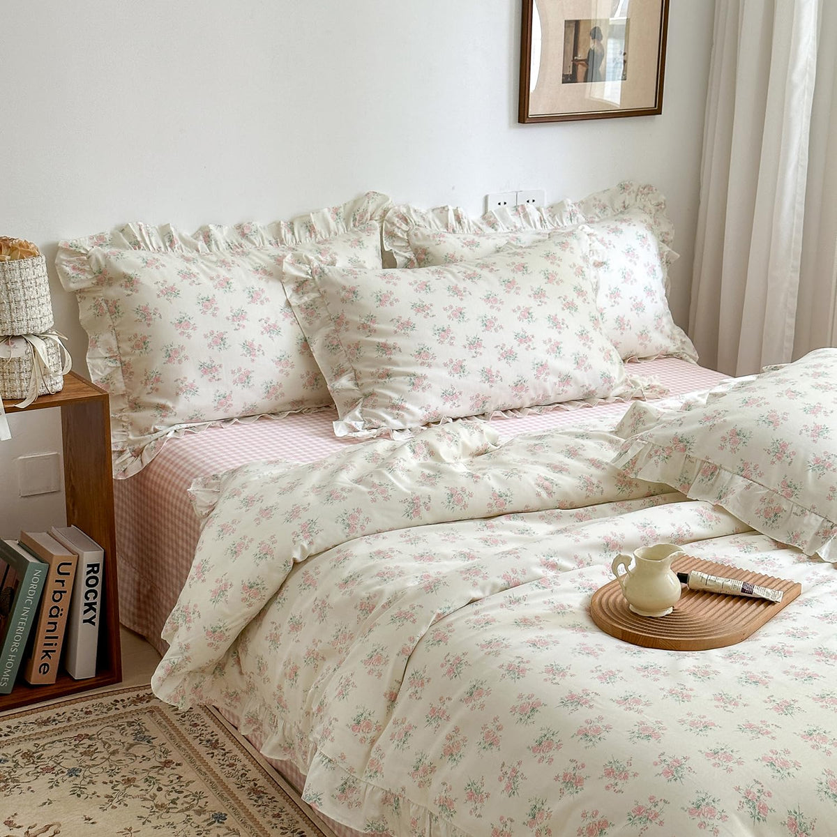 Close up view of the delicate ruffled lace edge on the pink flower bedding