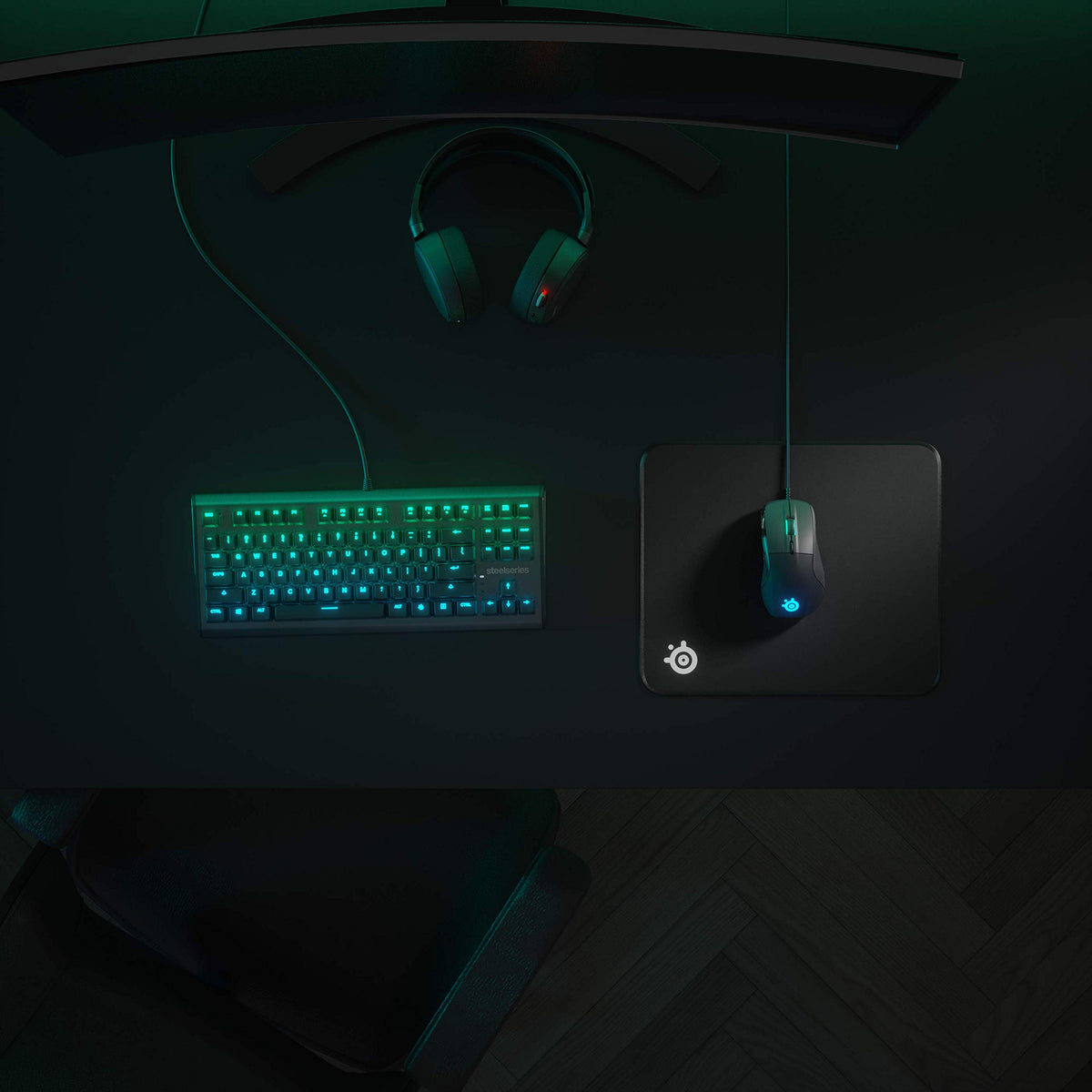 SteelSeries QcK Edge Medium mouse mat close up showing the durable stitched border lines