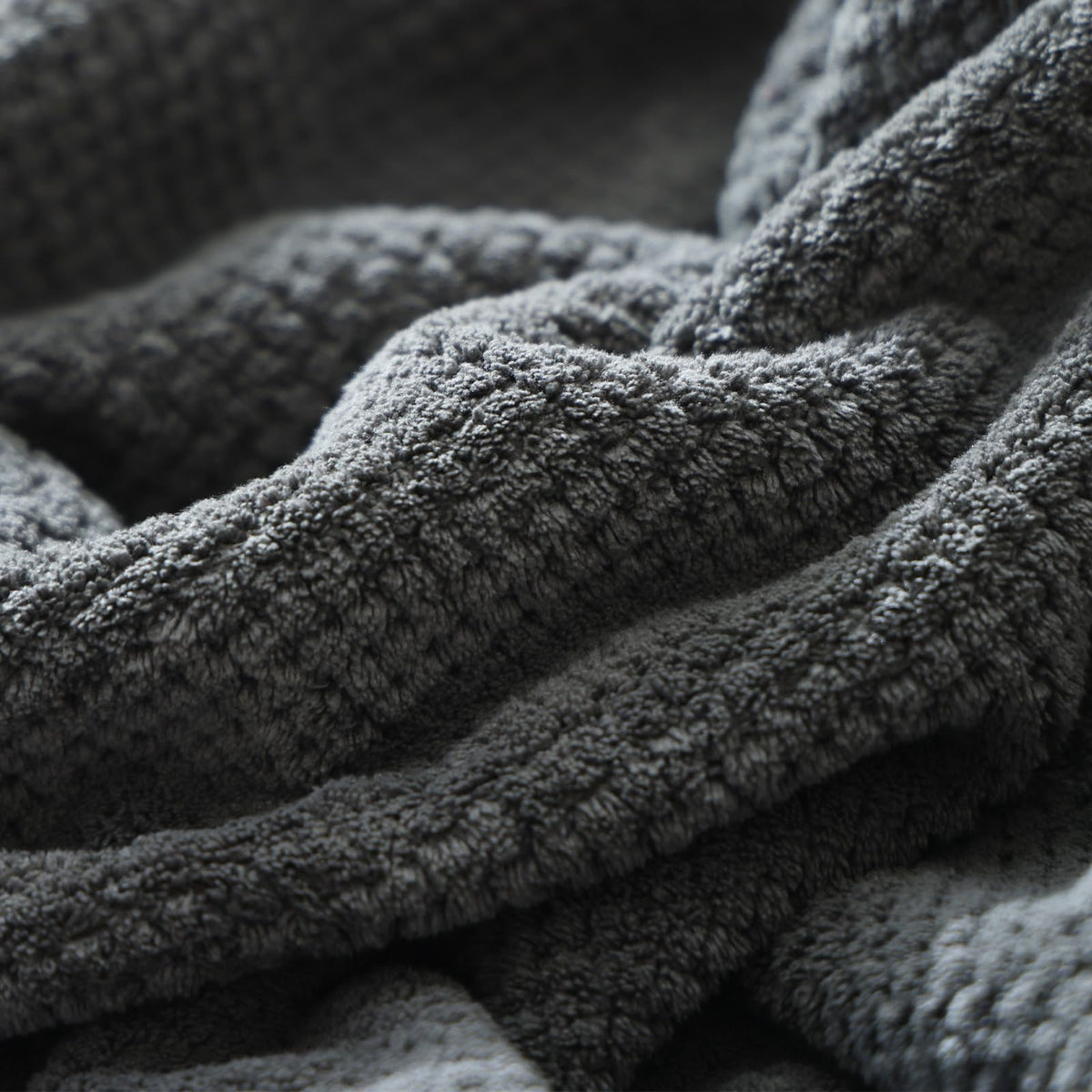 Akzpe oversized bath towel being used for maximum coverage