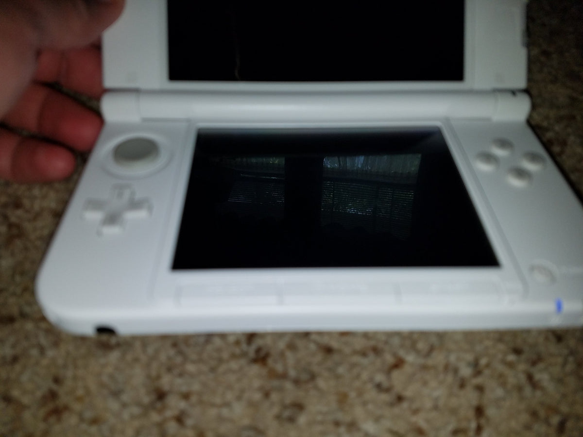 Close up of 3DS XL button layout and game controls