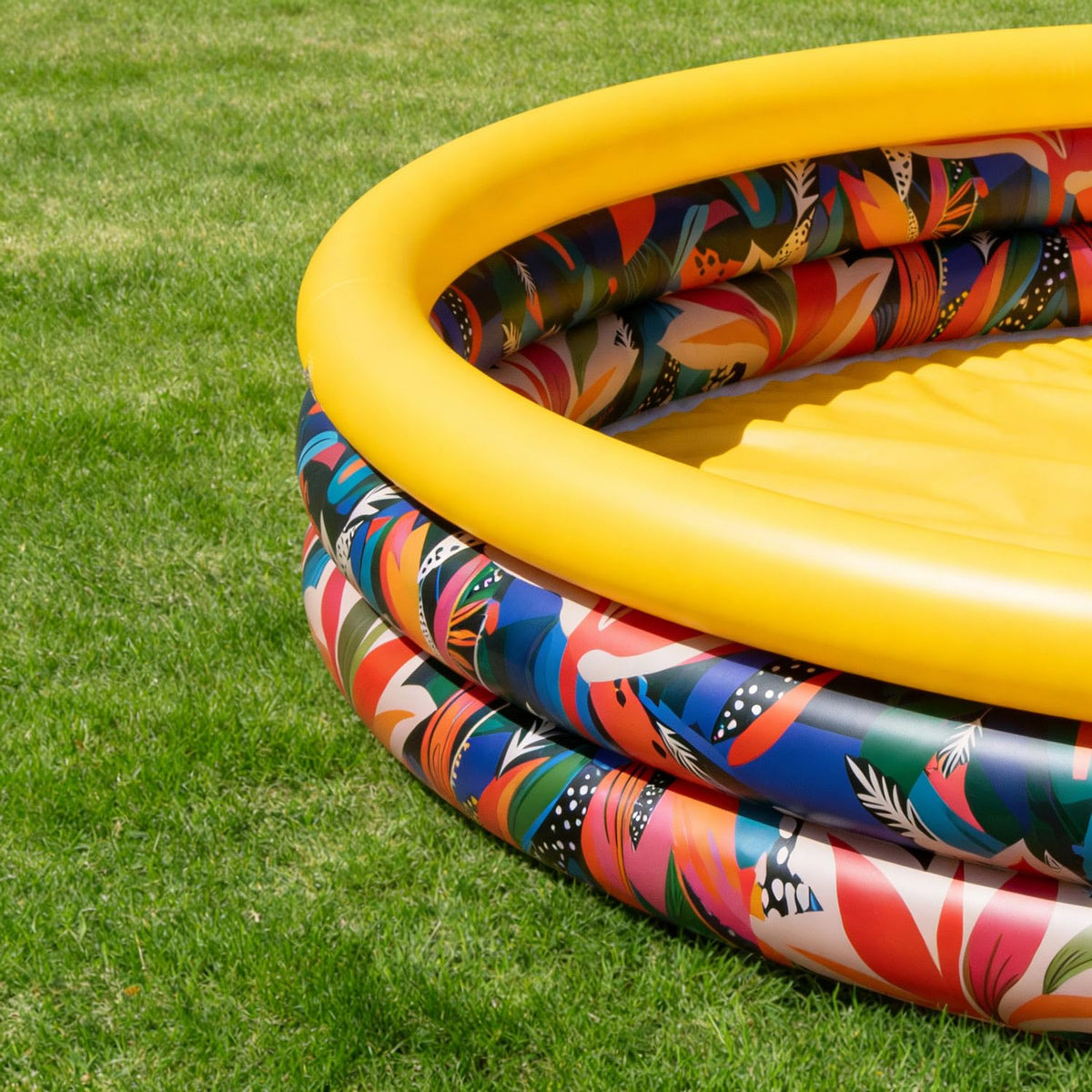 Close up view of the durable thickened PVC wall and heat sealed seams of the CHICLIST children splash pool.