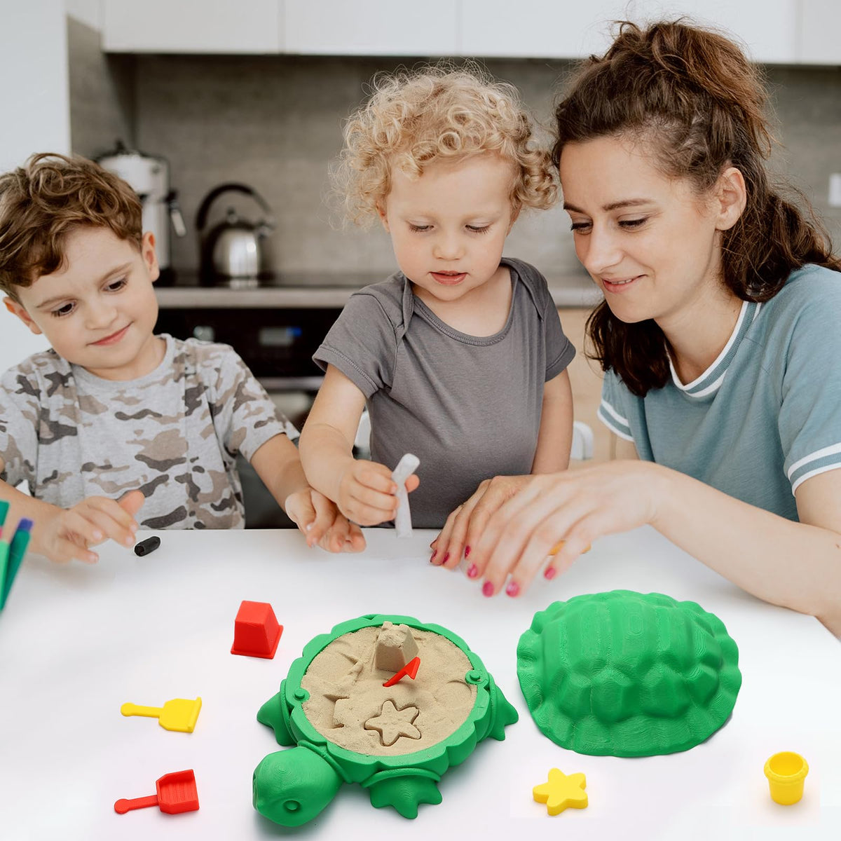 Full set of accessories included with the mini turtle sandbox
