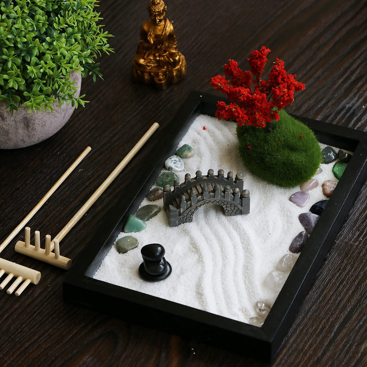 Top down view of BangBangda miniature Zen rock garden for office